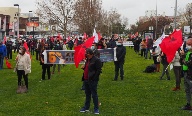 Trabalhadores das profissões essenciais em protesto junto ao Hospital de Faro