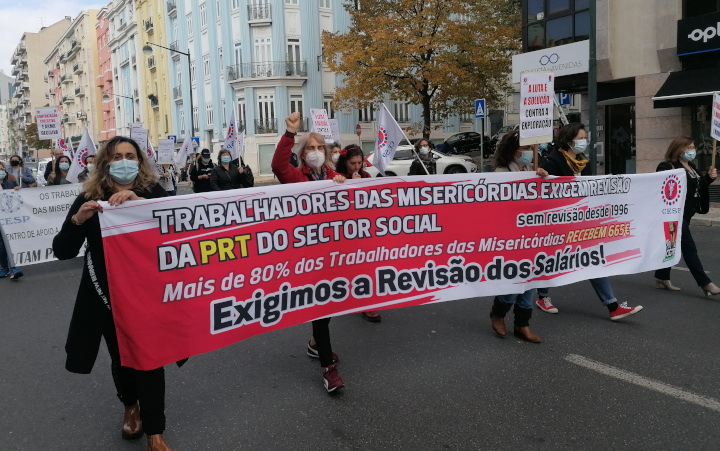Trabalhadores da União das Misericórdias de Viseu e Fátima protestam em Lisboa