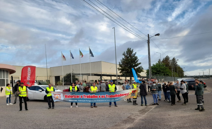 Grande adesão à greve pelo aumento dos salários dos trabalhadores da Amorim Florestal