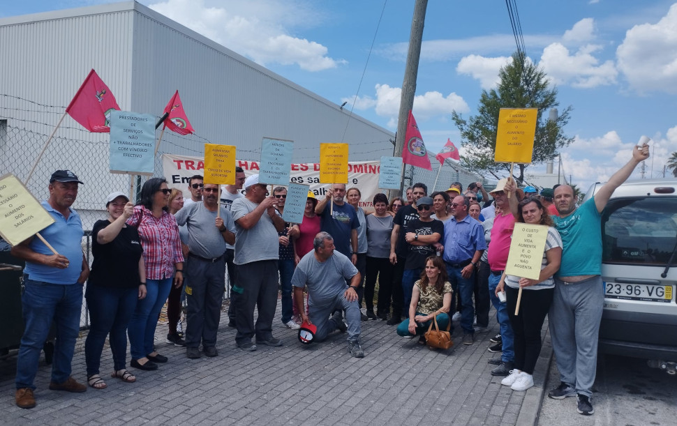 Greve na Dominó Indústrias Cerâmicas